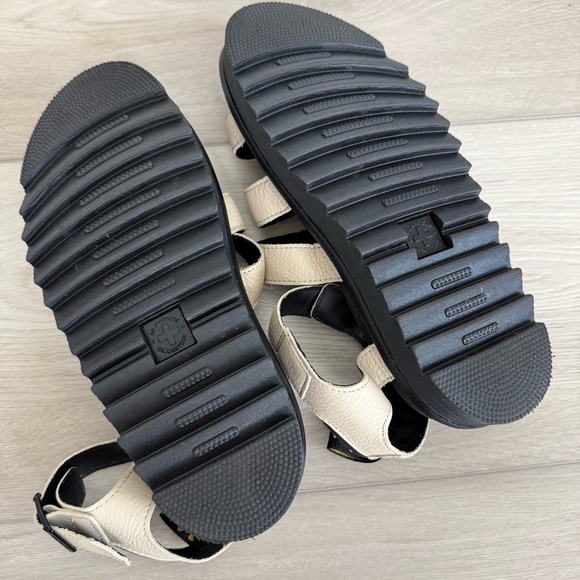 Dr. Martens Blaire Hydro Leather Strap Platform Sandals Parchment Beige Size 9 - Picture 10 of 16
